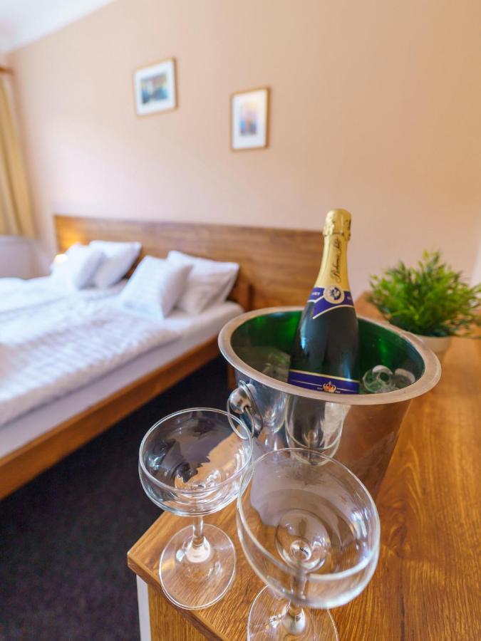 Hotel Hladina Nebrich Екстериор снимка